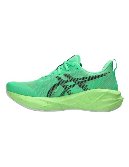 W Asics Novablast 5 Ekiden Vital Green / Black 1012B891-300 Chaussures running en ligne
